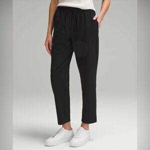 Lululemon Tapered-Leg Mid-Rise Pant 7/8 Length Luxtreme